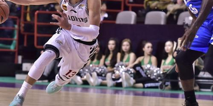 场比赛中以 场比赛中以